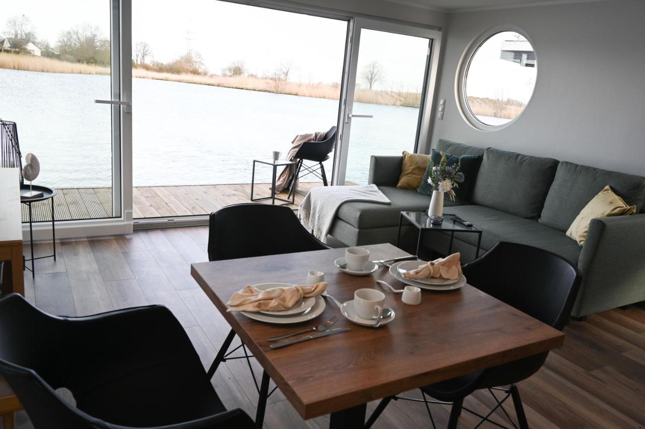 Hausboot Kajuete Am Nixensteg Am Wangermeer Mit Hund 쉴리그 외부 사진